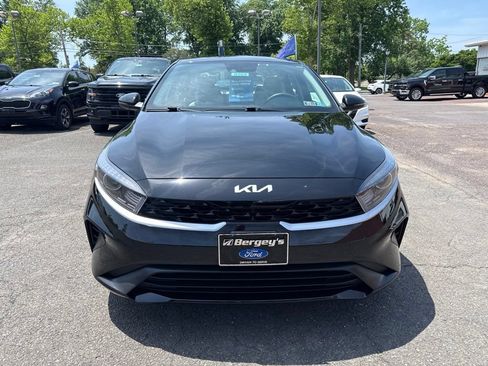 Used 2023 Kia Forte LXS w/ LXS Technology Package FWD image 2
