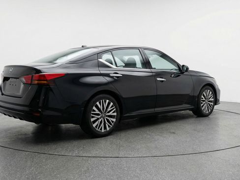 Used 2025 Nissan Altima 2.5 SV image 9