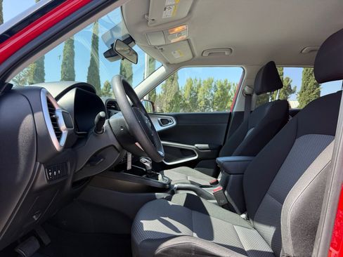 Used 2024 Kia Soul LX w/ Option Group 015 FWD image 14