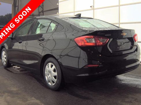Used 2017 Chevrolet Cruze LS FWD image 5