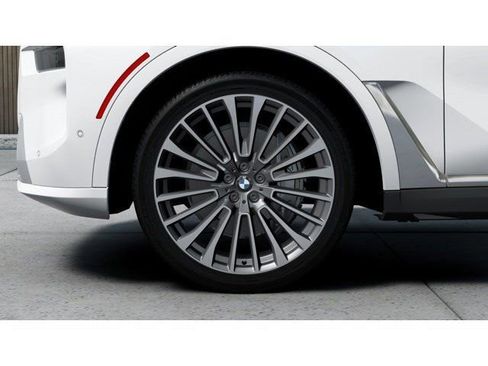 New 2026 BMW X7 xDrive40i w/ Premium Package image 7