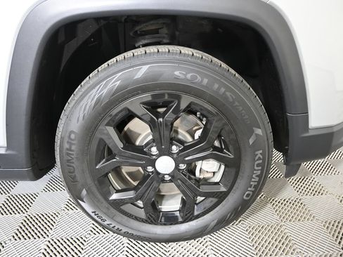 Used 2024 Jeep Compass Latitude AWD/4WD image 11