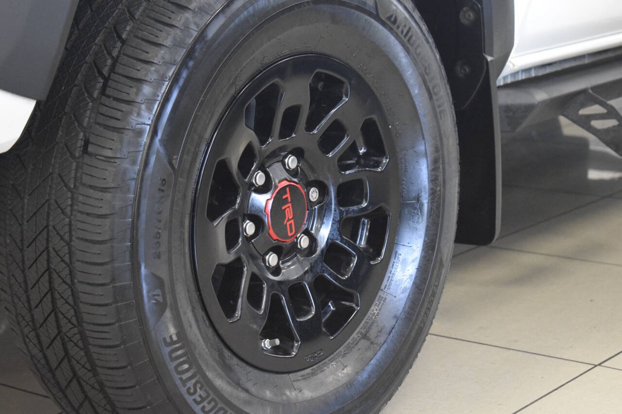 Used 2017 Toyota Tacoma TRD Pro AWD/4WD image 29