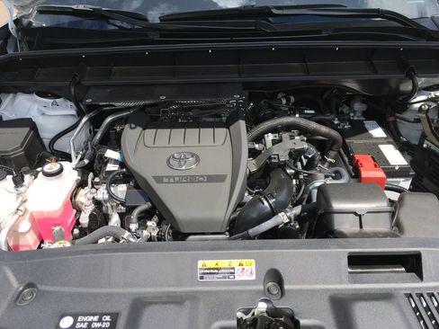 Used 2025 Toyota Highlander XSE AWD/4WD image 12