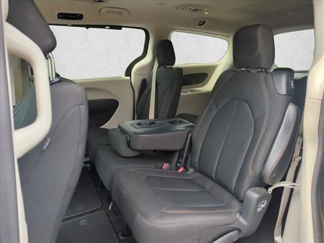 Used 2018 Chrysler Pacifica Touring Plus FWD image 26