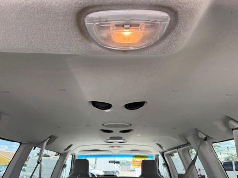 Used 2010 Ford E-350 and Econoline 350 Super Duty Wagon image 40