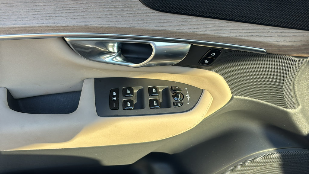 Certified 2026 Volvo XC90 B6 Plus AWD/4WD image 14