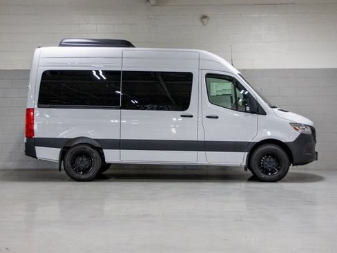 Used 2024 Mercedes-Benz Sprinter 2500 image 2