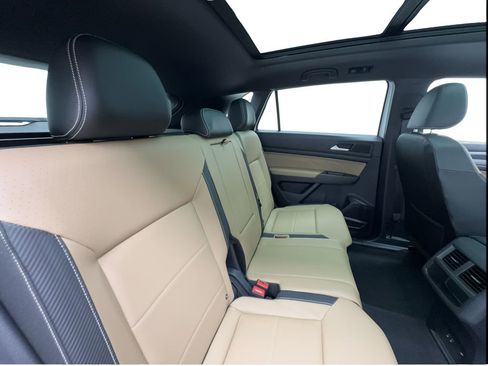 Used 2022 Volkswagen Atlas Cross Sport SE w/ Panoramic Sunroof Package FWD image 28