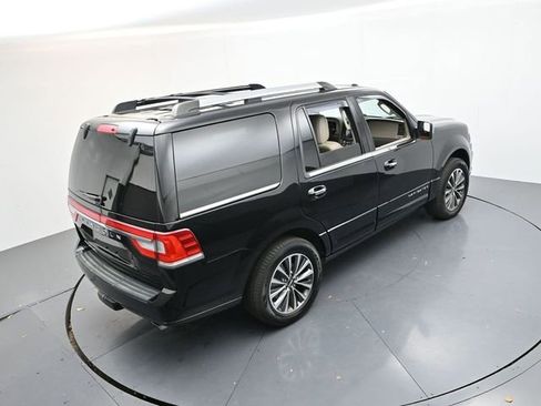 Used 2017 Lincoln Navigator Select image 25