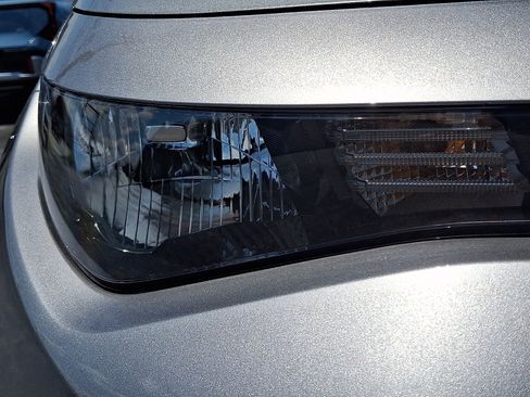 Used 2025 Kia Soul LX w/ LX Technology Package FWD image 9