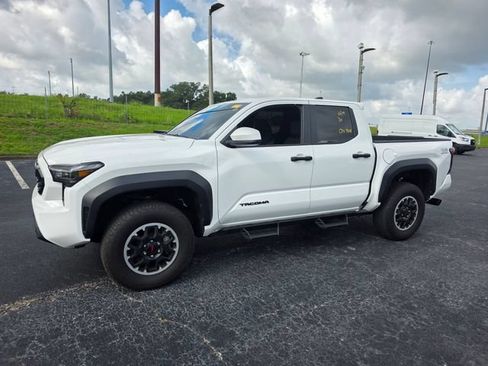 Used 2024 Toyota Tacoma TRD Off-Road AWD/4WD image 9