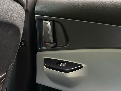Used 2024 Kia Carnival LX FWD image 32
