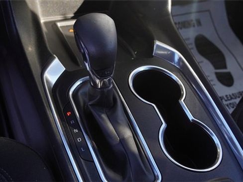 Used 2023 Chevrolet Traverse LT image 28