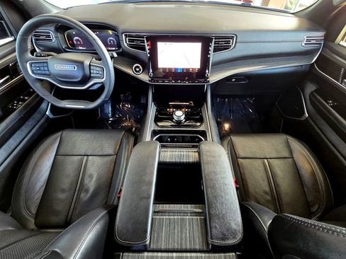 Certified 2024 Jeep Wagoneer Series II image 9