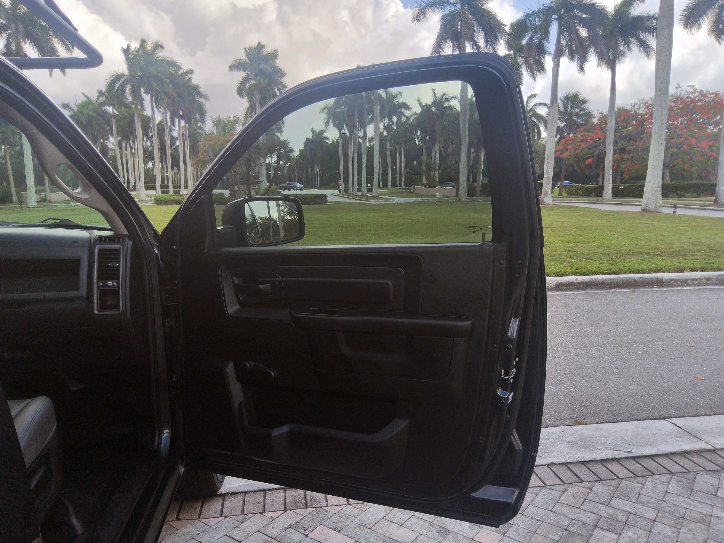Used 2017 RAM 1500 Tradesman RWD image 31