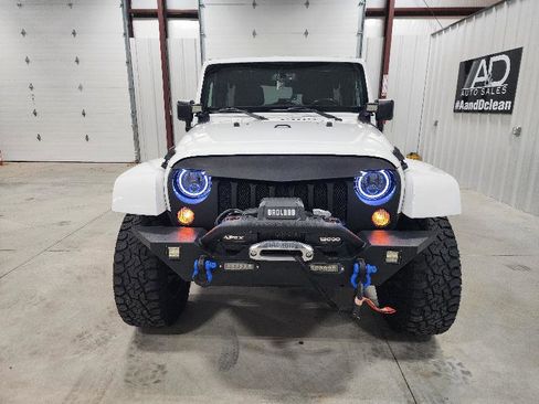 Used 2017 Jeep Wrangler Unlimited Sahara image 3