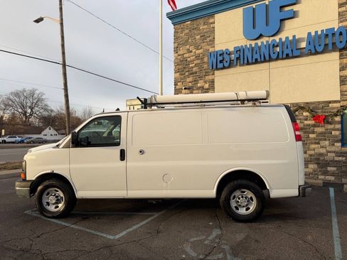Used 2014 Chevrolet Express 2500 RWD image 16