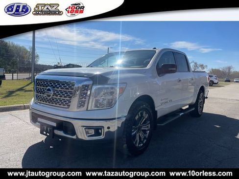Used 2019 Nissan Titan SV w/ SV Convenience Package AWD/4WD image 3