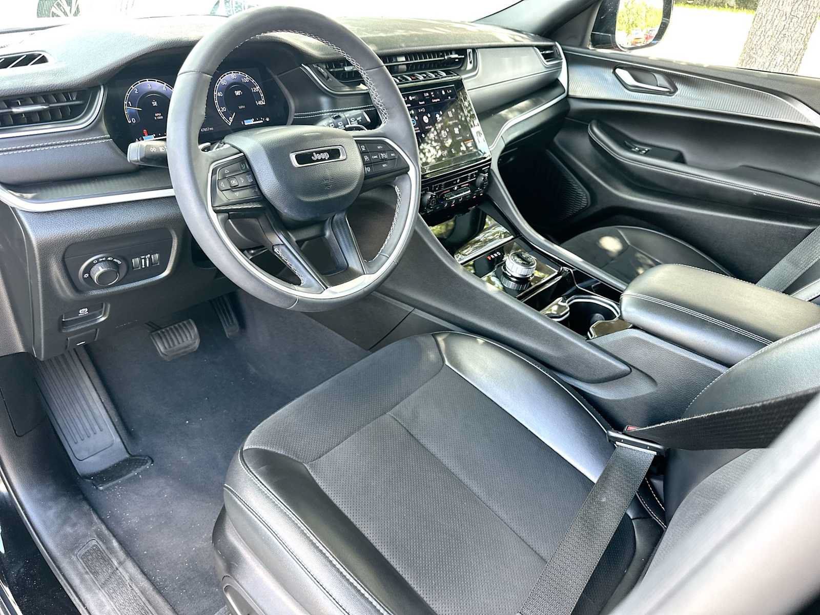 Used 2023 Jeep Grand Cherokee L Laredo AWD/4WD image 18