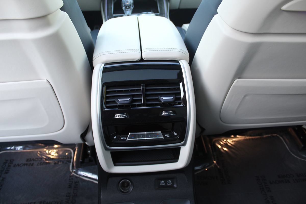 Used 2021 BMW X7 M50i w/ Dynamic Handling Package AWD/4WD image 33