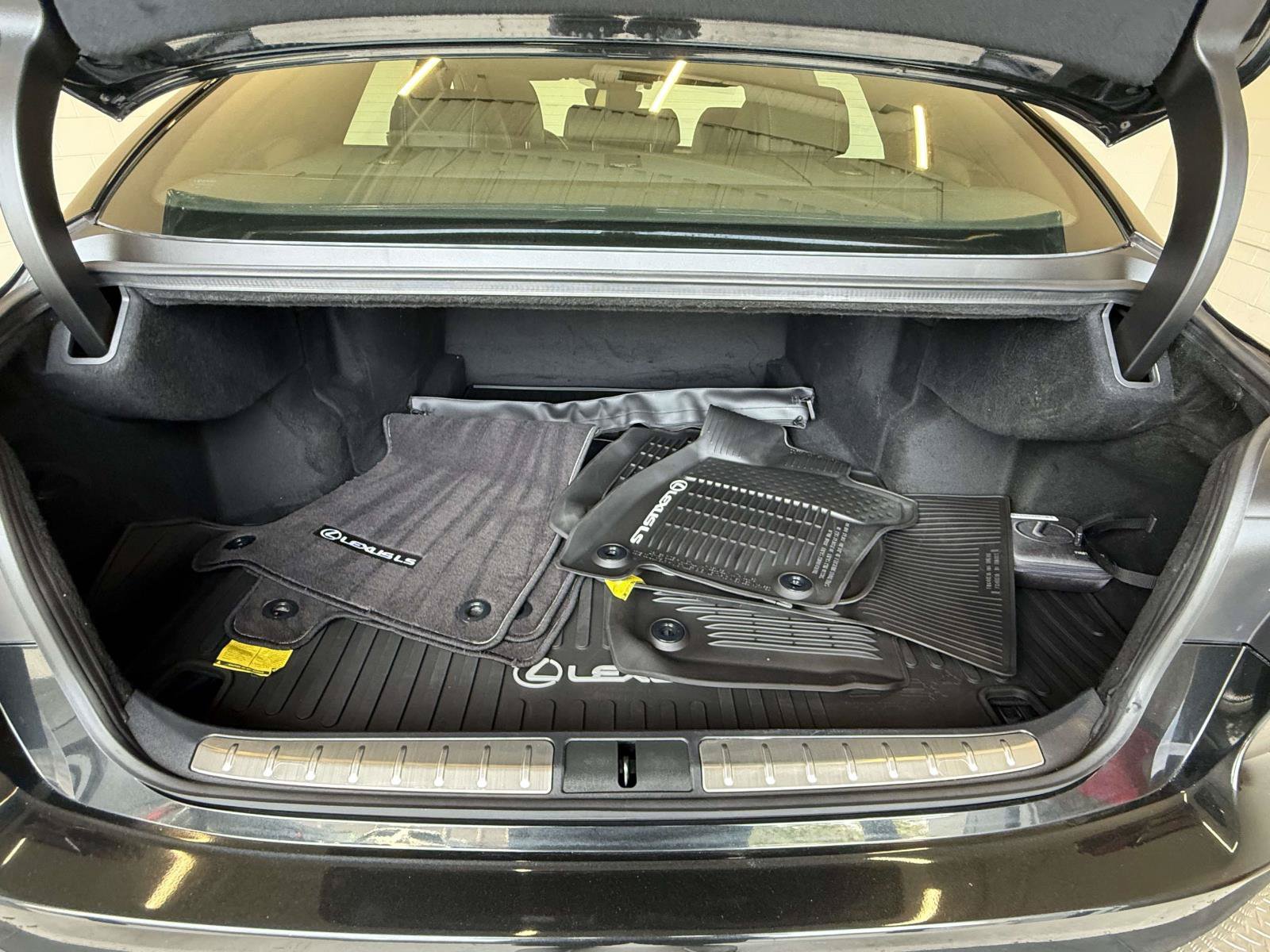 Certified 2022 Lexus LS 500 AWD w/ Accessory Package (Z1) image 17
