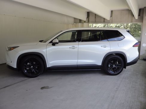 Used 2026 Toyota Grand Highlander AWD Hybrid image 28