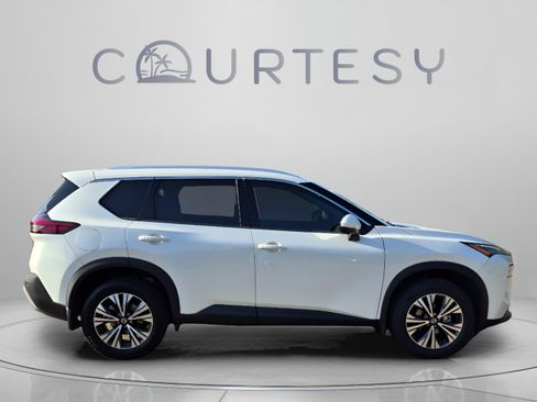 Certified 2021 Nissan Rogue SV w/ Premium Package FWD image 8
