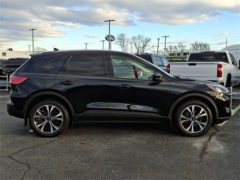 Used 2022 Ford Escape SE w/ SE Sport Appearance Package image 7