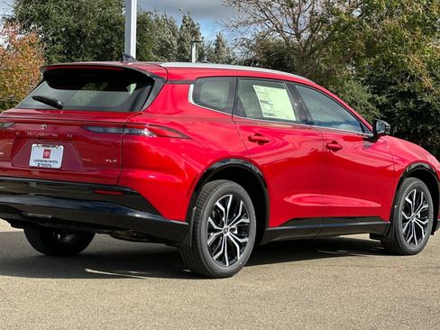 New 2025 Toyota Crown Signia image 4