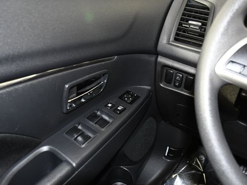 Used 2025 Mitsubishi Outlander Sport ES AWD/4WD image 31
