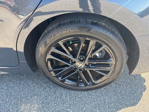 Used 2025 Toyota Camry SE image 12