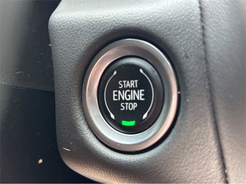 Certified 2024 GMC Yukon SLT image 30