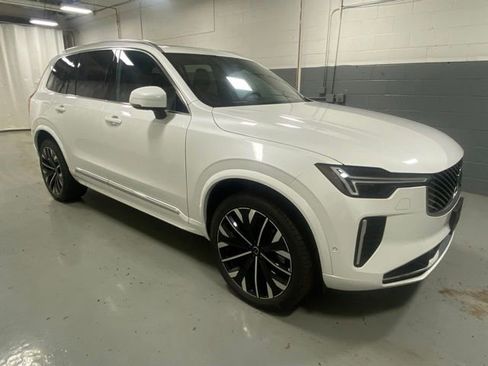 Used 2025 Volvo XC90 B6 Plus AWD/4WD image 4