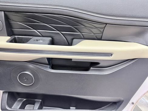 Used 2019 Ford Expedition Max Platinum image 18