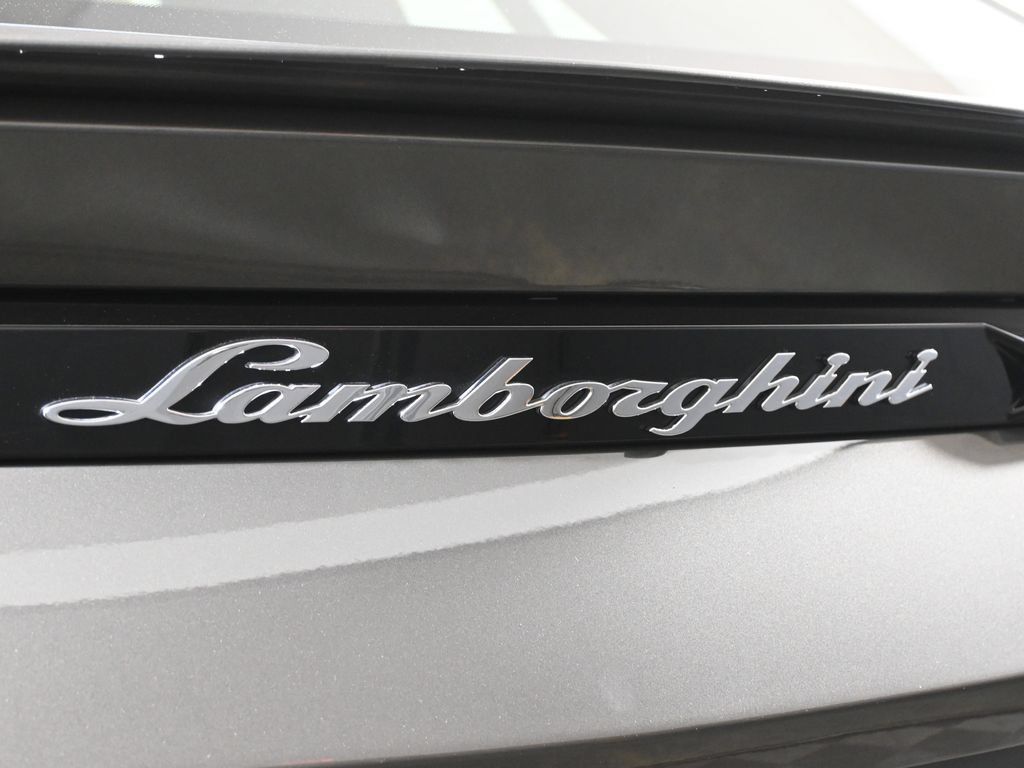 Used 2021 Lamborghini Urus AWD/4WD image 40