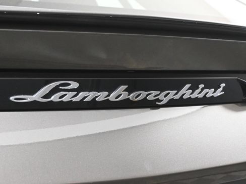 Used 2021 Lamborghini Urus AWD/4WD image 40
