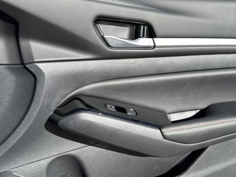 New 2025 Nissan Altima 2.5 SR w/ SR Premium Package image 18