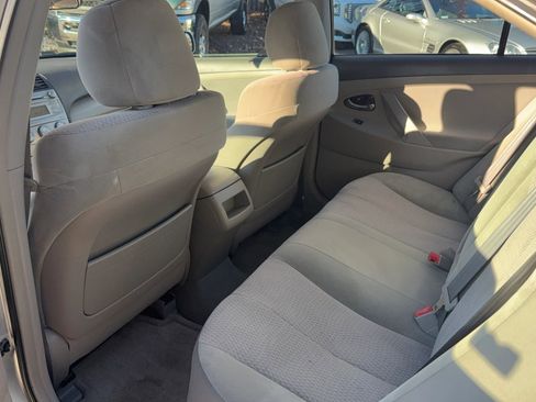 Used 2010 Toyota Camry LE image 13