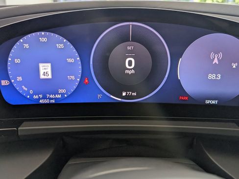 Certified 2025 Porsche Macan Electric image 21