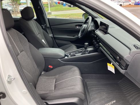 Used 2025 Honda Accord Sport image 34