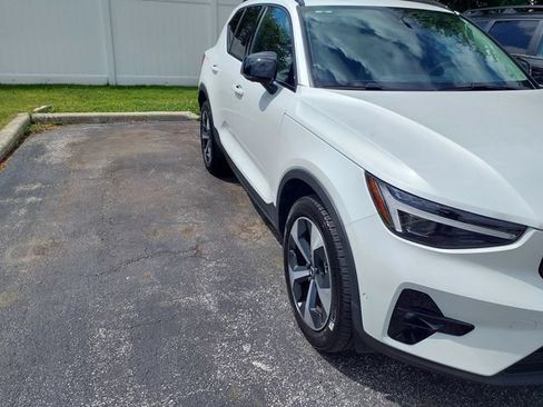 Used 2026 Volvo XC40 B5 Plus AWD/4WD image 3