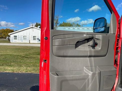 Used 2015 GMC Savana 3500 Extended image 14