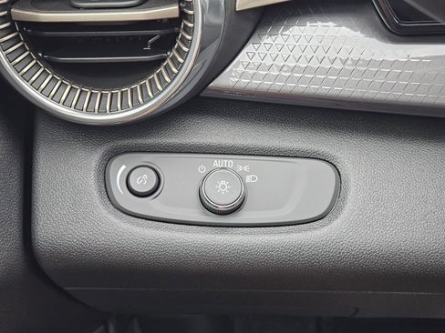 New 2026 Chevrolet Trax ACTIV w/ Sunroof Package FWD image 23
