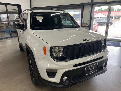 Used 2023 Jeep Renegade Altitude w/ Sun/Sound Group AWD/4WD image 20