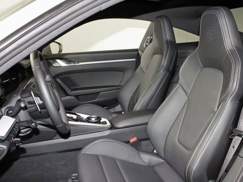 Certified 2024 Porsche 911 Carrera 4 image 5