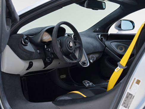 Used 2017 McLaren 570S RWD image 2