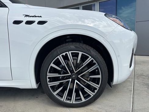 New 2025 Maserati Grecale Modena image 9