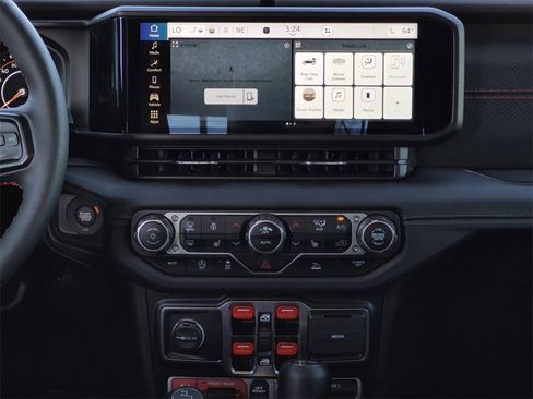 Used 2024 Jeep Wrangler Unlimited Rubicon w/ XTREMEE 35" Tire Package image 36