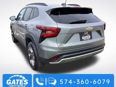 Used 2025 Chevrolet Trax LT w/ LT Convenience Package FWD image 6
